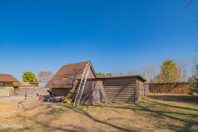 view of outdoor structure featuring a yard