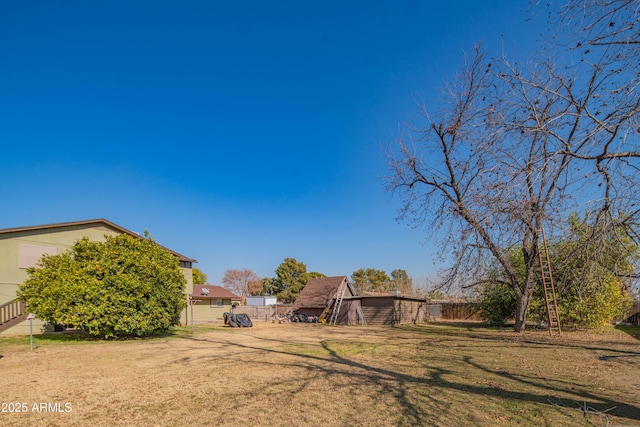 view of yard with a shed