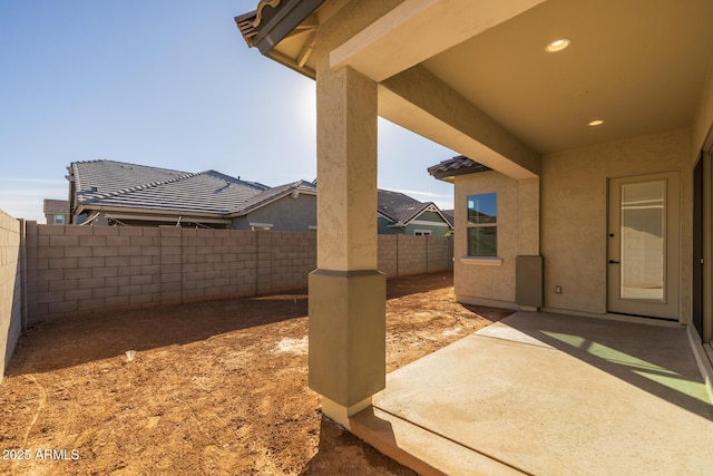 view of yard featuring a patio