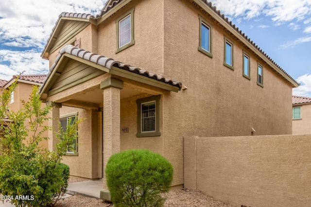 915 E Agua Fria Ln, Avondale, AZ 85323 - view of side of property with a tile roof and stucco siding