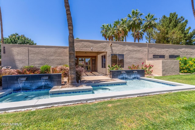 3500 N Hayden Rd Unit 801, Scottsdale, AZ 85251 - rear view of house with a hot tub, an outdoor pool, a yard, and stucco siding