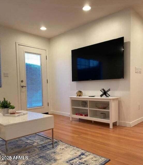 1850 E Maryland Ave Unit 63, Phoenix, AZ 85016 - living room featuring baseboards, light wood-style floors, and recessed lighting