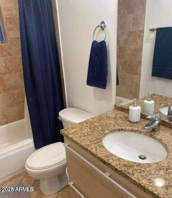 1850 E Maryland Ave Unit 63, Phoenix, AZ 85016 - full bathroom with vanity, toilet, shower / bathtub combination with curtain, and tile patterned floors