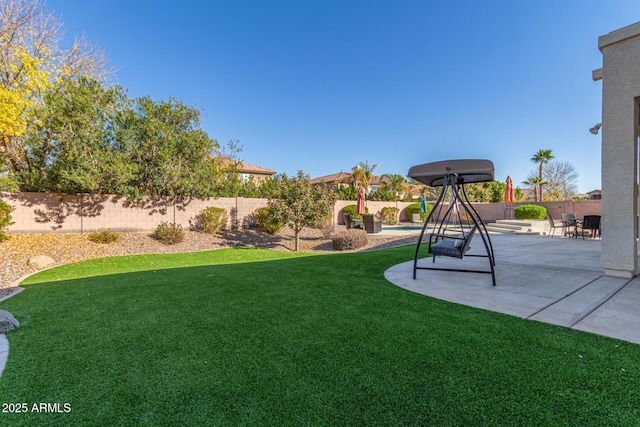 view of yard featuring a patio area