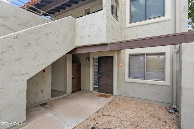 entrance to property with stucco siding