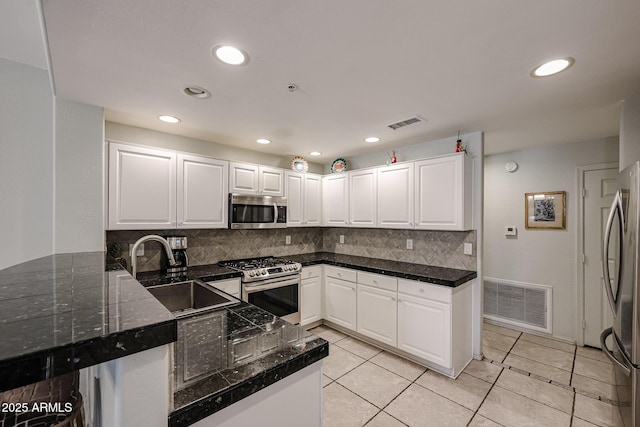 19700 N 76th St Unit 1124, Scottsdale, AZ 85255 - kitchen with tasteful backsplash, a sink, visible vents, white cabinets, and appliances with stainless steel finishes