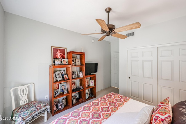 19700 N 76th St Unit 1124, Scottsdale, AZ 85255 - carpeted bedroom featuring visible vents, a closet, and a ceiling fan