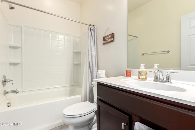 full bath featuring shower / tub combo with curtain, vanity, and toilet