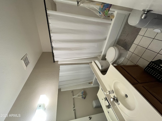 bathroom featuring toilet