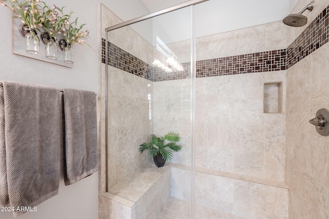 bathroom featuring a tile shower