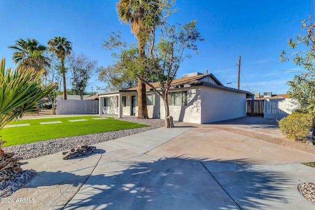 ranch-style home featuring a front yard