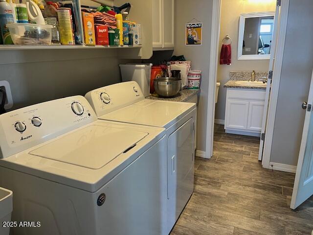 1067 N Jacobs Rd, Saint David, AZ 85630 - laundry room featuring washer and dryer, wood finished floors, and baseboards