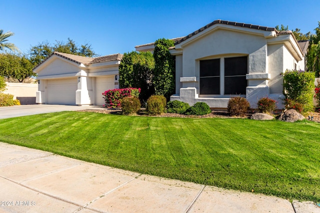 view of front of home featuring a front lawn and a garage