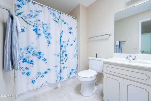 bathroom with a shower with curtain, vanity, and toilet