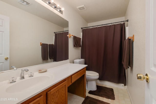 bathroom featuring toilet, a shower with shower curtain, and vanity