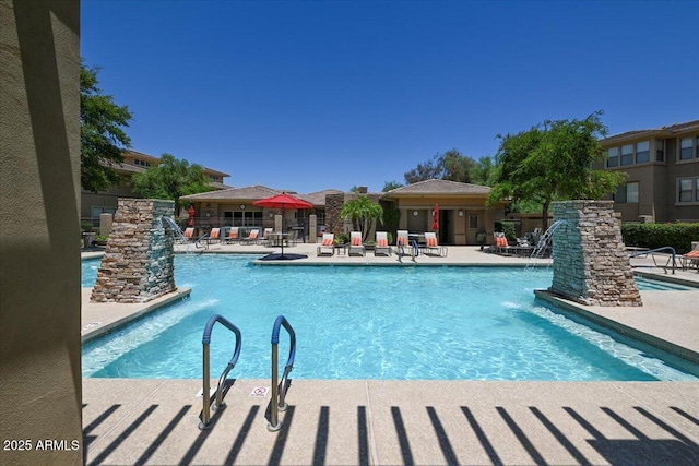 20100 N 78th Pl Unit 2019, Scottsdale, AZ 85255 - community pool with a patio
