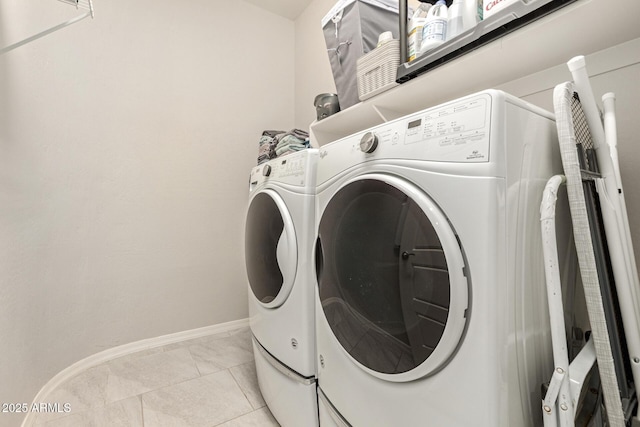 washroom featuring light tile patterned floors and independent washer and dryer