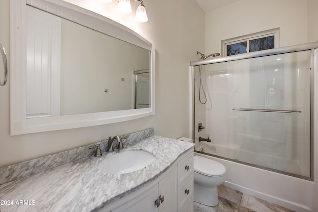 full bathroom with toilet, vanity, and enclosed tub / shower combo