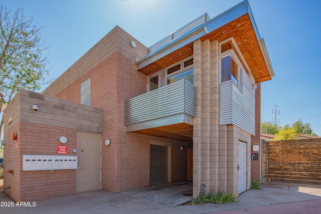 view of front facade featuring a balcony