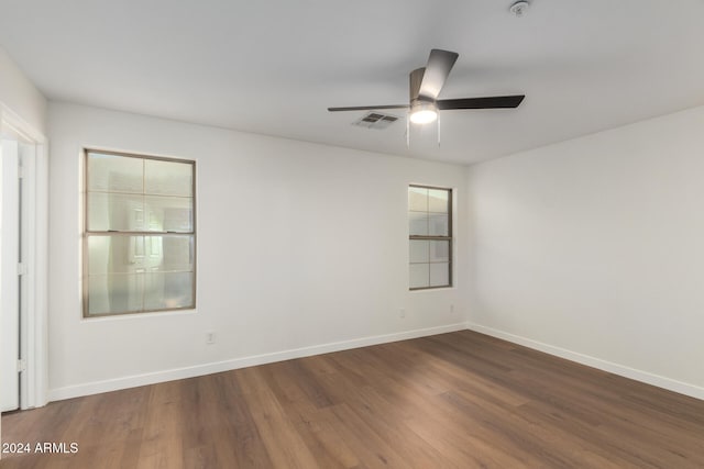 spare room featuring dark hardwood / wood-style floors and ceiling fan