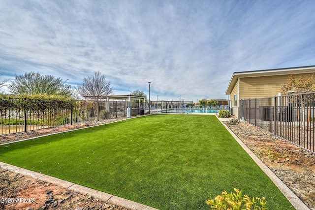 view of yard featuring a swimming pool