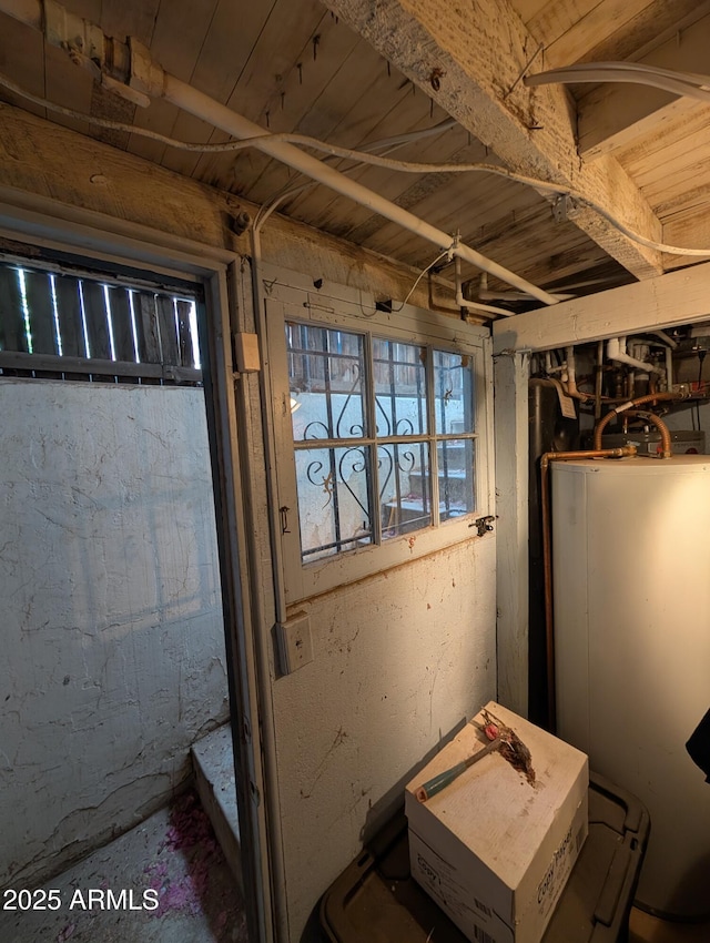3827 N 8th St, Phoenix, AZ 85014 - below grade area featuring water heater