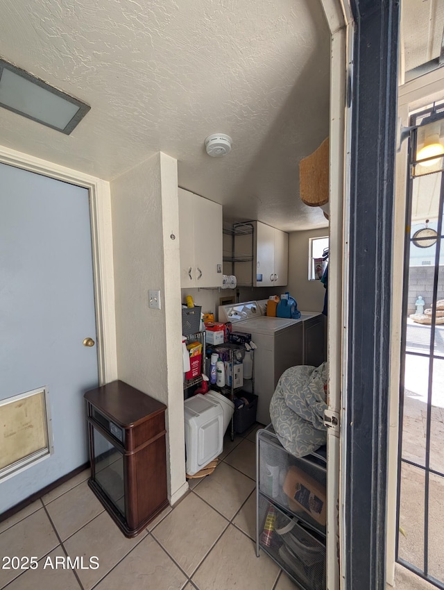 3827 N 8th St, Phoenix, AZ 85014 - interior space featuring washer / clothes dryer, light tile patterned floors, plenty of natural light, and a textured ceiling