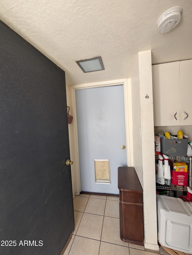 3827 N 8th St, Phoenix, AZ 85014 - hallway featuring light tile patterned flooring and a textured ceiling