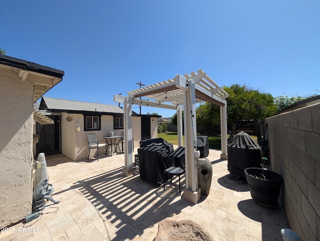 3827 N 8th St, Phoenix, AZ 85014 - fenced backyard with a patio area and a pergola