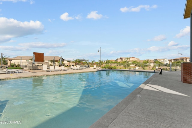 655 S Jacana Ln, Gilbert, AZ 85296 - community pool with a patio and a residential view
