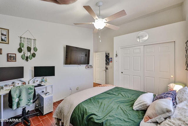 bedroom featuring wood finish floors, a closet, and a ceiling fan