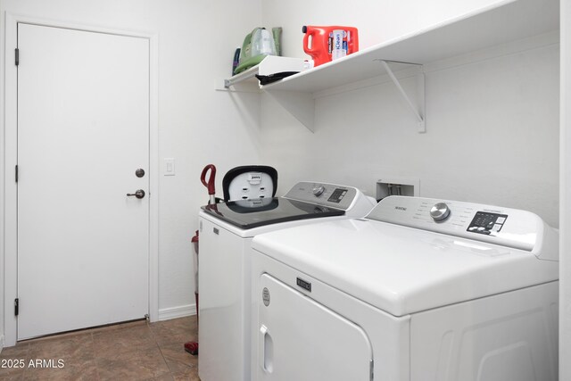4221 S Fireside Ct, Gilbert, AZ 85297 - laundry area with washing machine and clothes dryer and baseboards