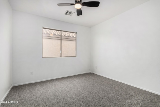 carpeted empty room featuring ceiling fan