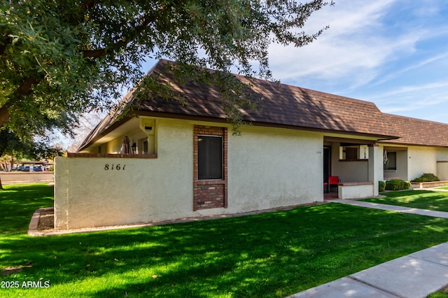 view of front of home with a front lawn