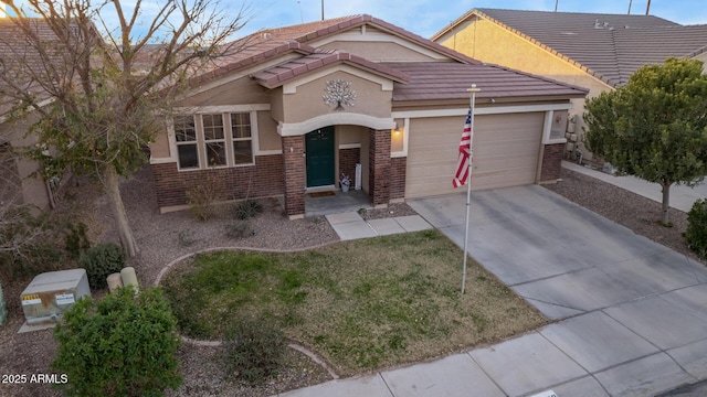 view of front facade featuring a garage