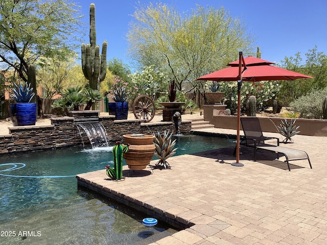 6540 E Wildcat Dr, Cave Creek, AZ 85331 - swimming pool with a patio area