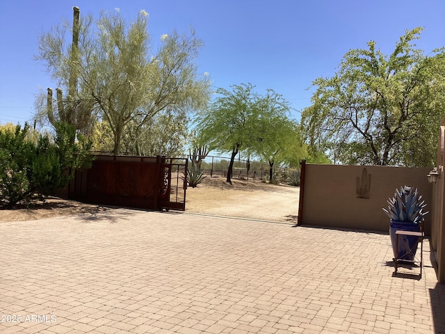 6540 E Wildcat Dr, Cave Creek, AZ 85331 - view of patio / terrace with a gate