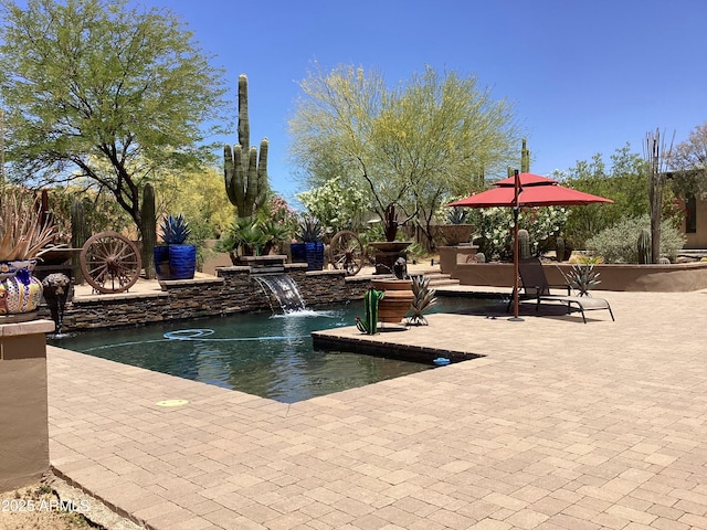 6540 E Wildcat Dr, Cave Creek, AZ 85331 - outdoor pool with a patio area