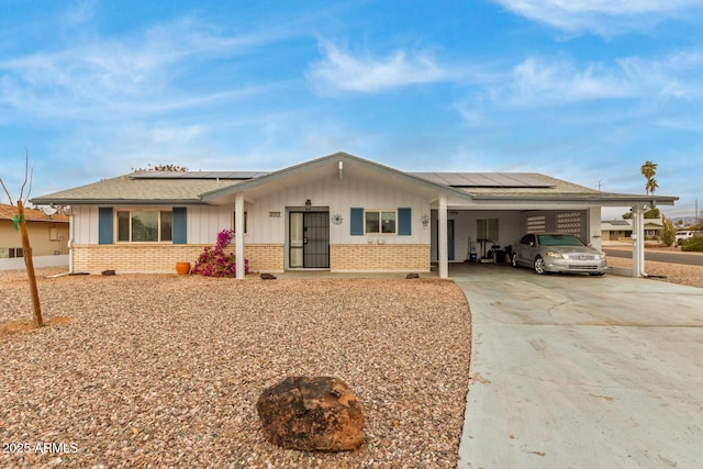 single story home with a carport