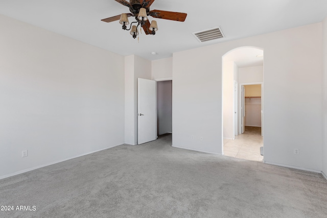 carpeted empty room featuring ceiling fan