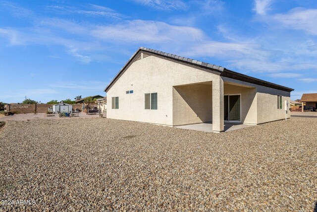 view of yard featuring a patio area