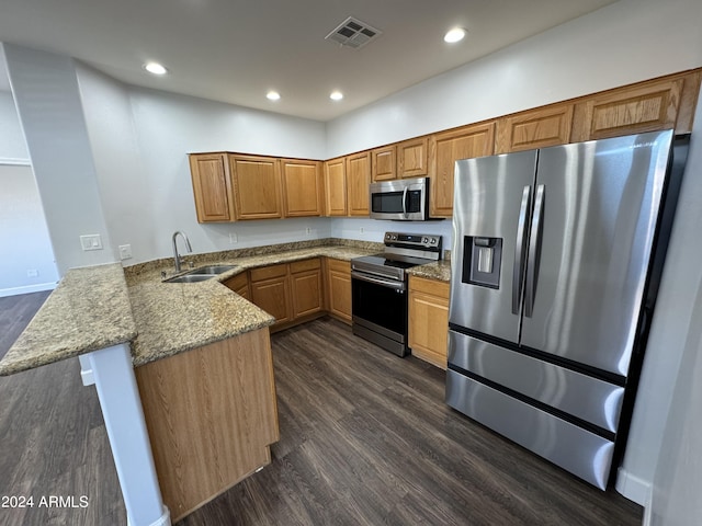 14000 N 94th St Unit 1037, Scottsdale, AZ 85260 - kitchen featuring dark wood finished floors, stainless steel appliances, a sink, visible vents, and a peninsula