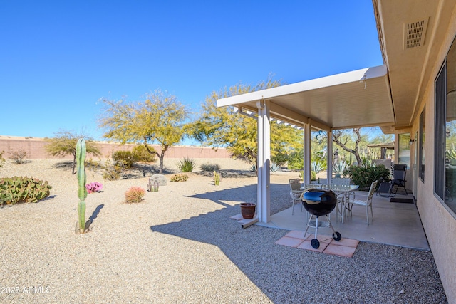 view of yard featuring a patio area