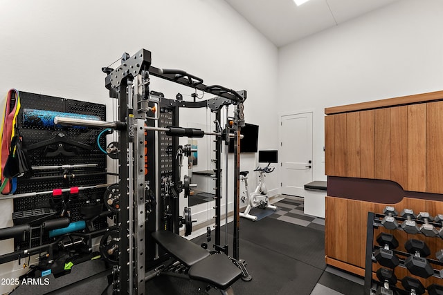 1013 W Ardmore Rd, Phoenix, AZ 85041 - exercise room featuring high vaulted ceiling
