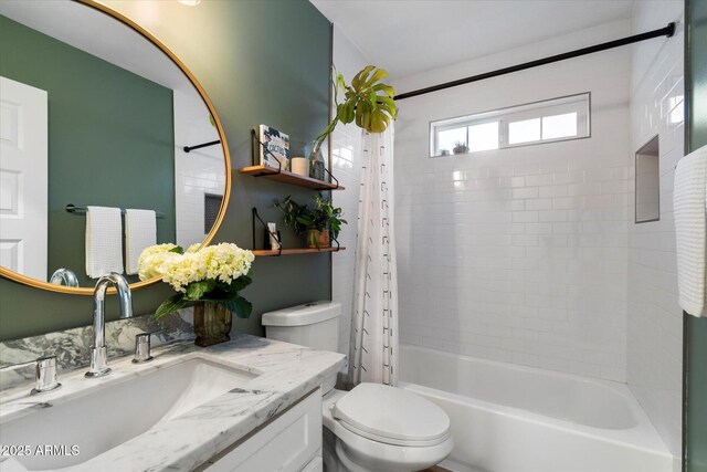 5707 N 12th Pl, Phoenix, AZ 85014 - full bath featuring toilet, shower / bath combo with shower curtain, and vanity