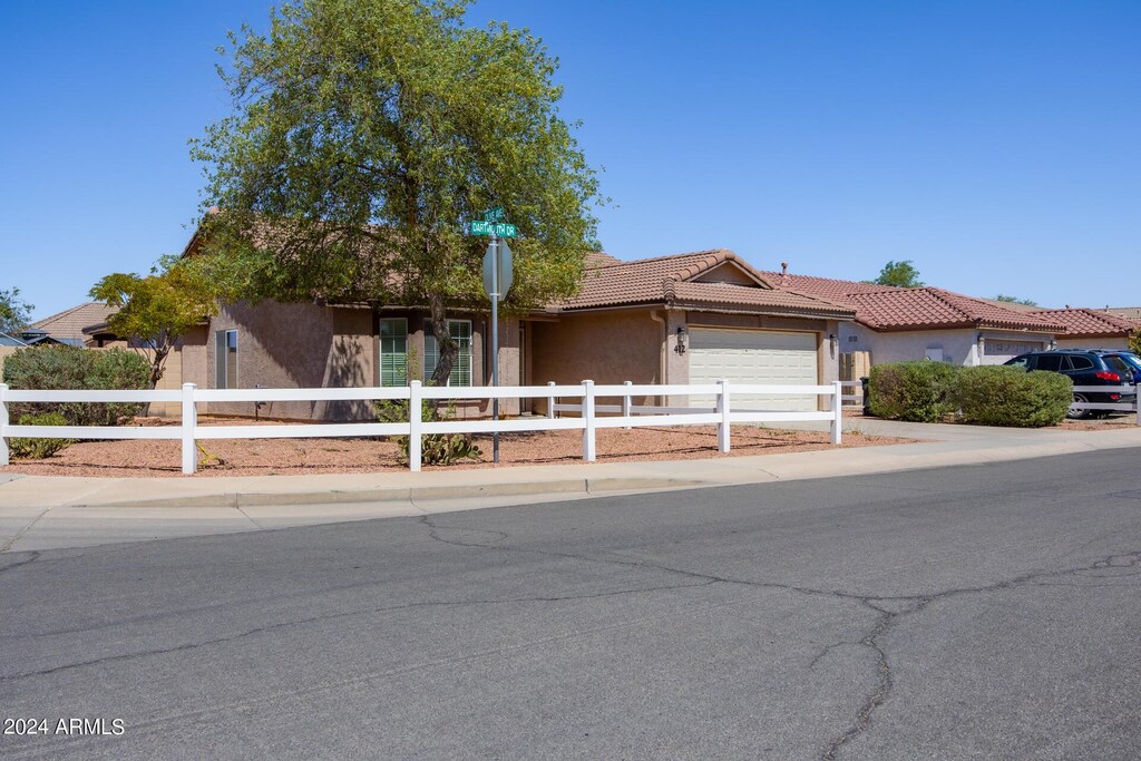 view of front facade featuring a garage