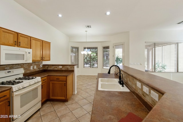 4540 E Mia Ln, Gilbert, AZ 85298 - kitchen featuring a sink, tasteful backsplash, visible vents, a chandelier, and white appliances