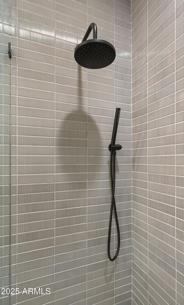 4911 E Amelia Ave, Phoenix, AZ 85018 - bathroom view of a tile shower