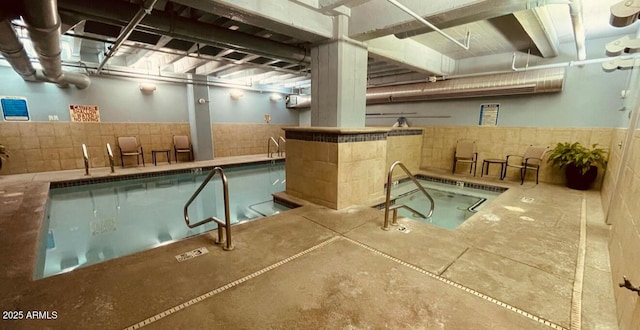 114 W Adams St Unit 505, Phoenix, AZ 85003 - indoor community pool with a community bar