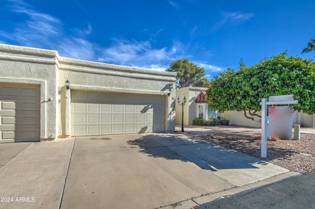 view of front facade featuring a garage